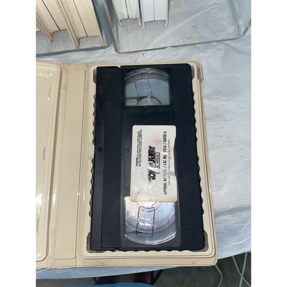 Disney & Family VHS Tape Collection Lucky 13 Lot Good Condition 8 Disney + 5 - Picture 10 of 16